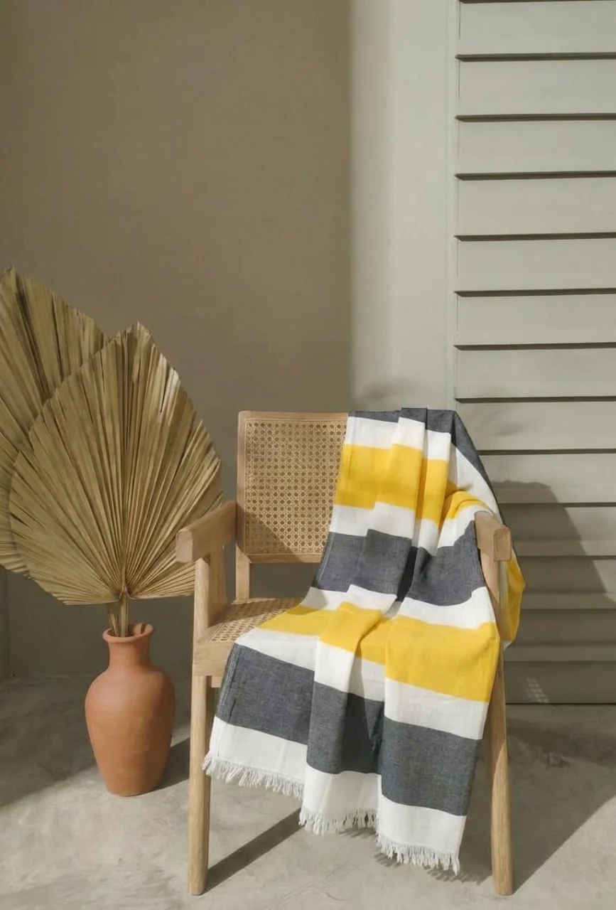 Personalized Thin bamboo bath towel- Honey Bee 160*75cm - Image 3